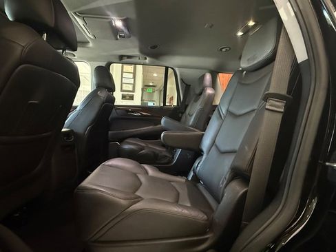 Used 2019 Cadillac Escalade Luxury image 9