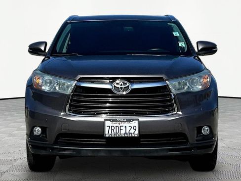 Used 2016 Toyota Highlander XLE FWD image 2