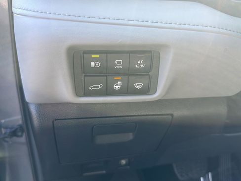 Used 2021 Toyota Highlander Limited AWD/4WD image 29