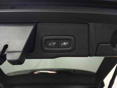 Certified 2025 Volvo XC60 B5 Plus AWD/4WD image 9