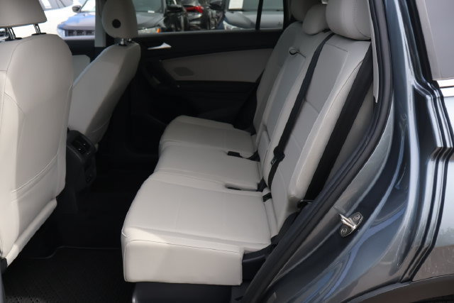 Certified 2020 Volkswagen Tiguan SE w/ Panoramic Sunroof Package AWD/4WD image 15