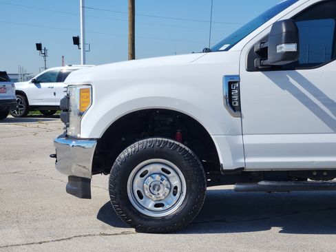 Used 2017 Ford F250 XL w/ Power Equipment Group AWD/4WD image 9
