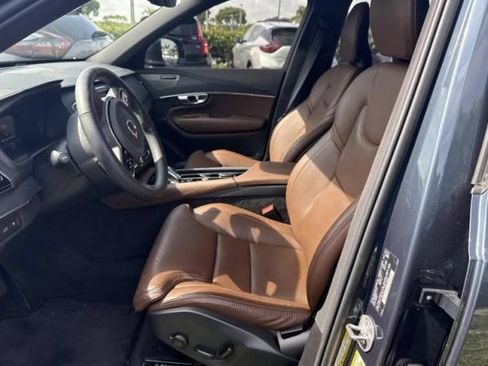 Used 2024 Volvo XC90 T8 Ultimate AWD/4WD image 2