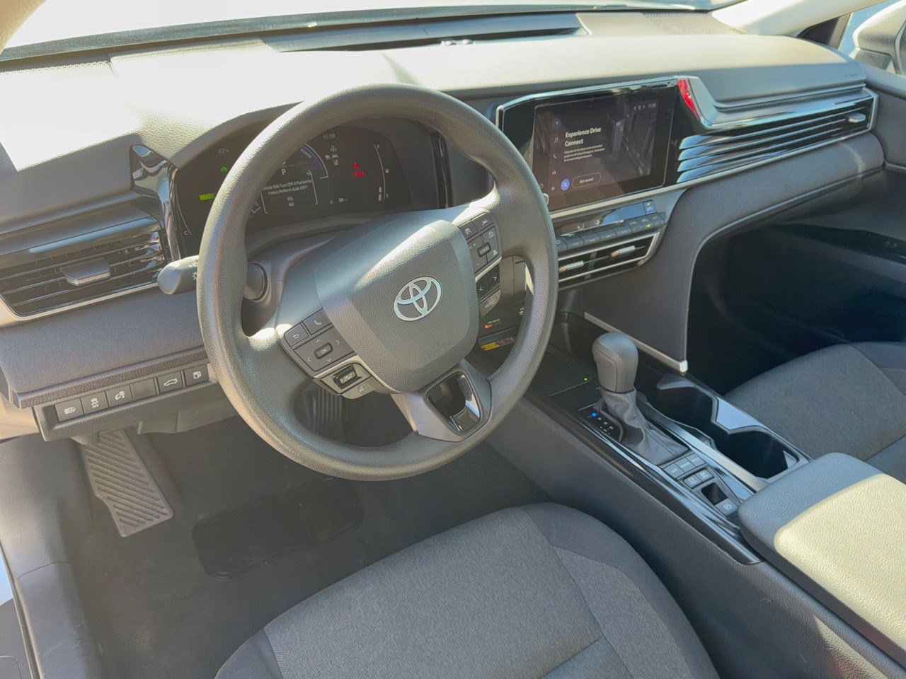 Used 2025 Toyota Camry LE FWD image 4