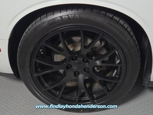 Used 2015 Dodge Challenger SXT RWD image 9