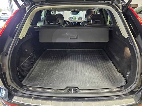 Used 2019 Volvo XC60 T5 Momentum w/ Multimedia Package image 16
