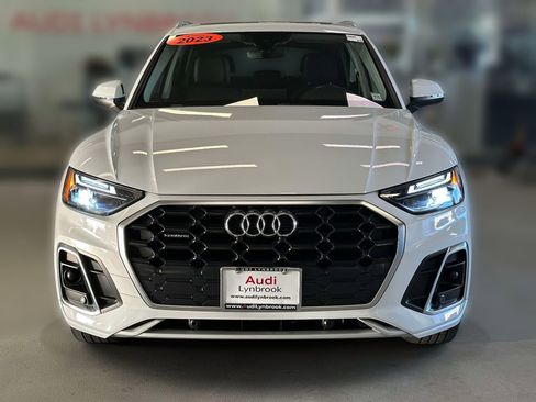 Used 2023 Audi Q5 2.0T Premium w/ Convenience Package AWD/4WD image 2