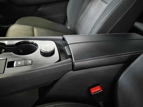 Used 2024 Nissan Rogue SV image 22