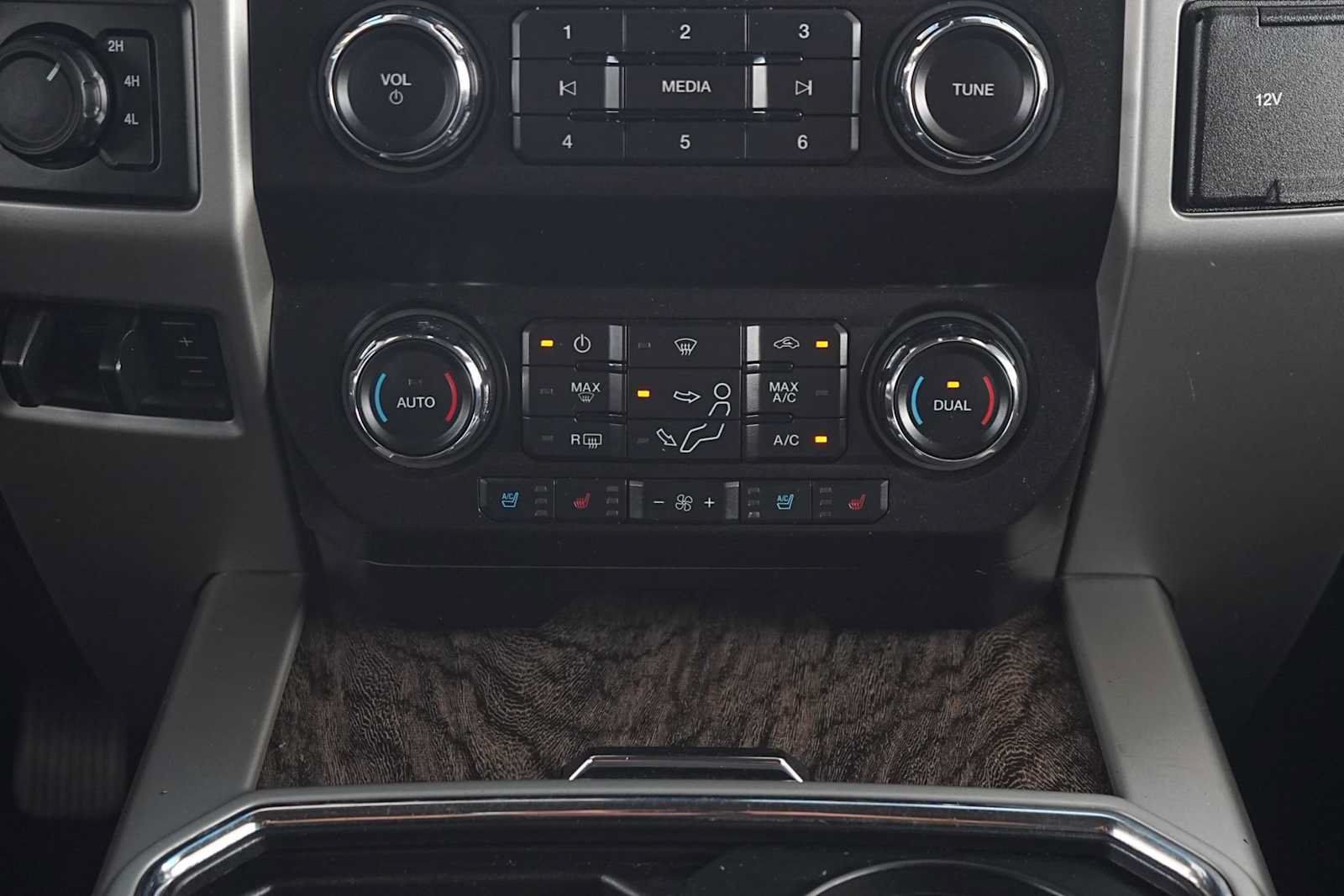 Used 2019 Ford F250 Lariat w/ Lariat Ultimate Package AWD/4WD image 21