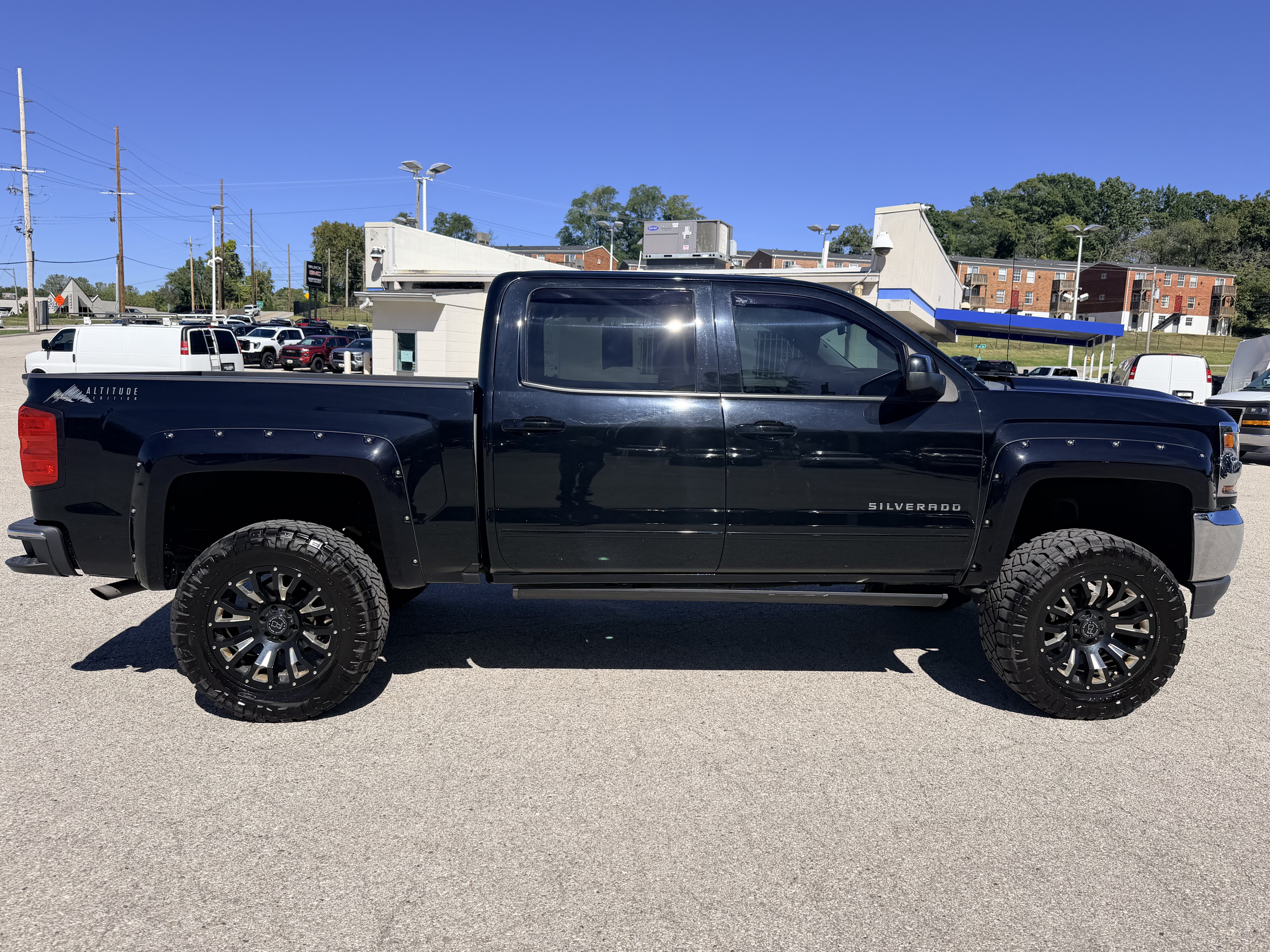 Used 2018 Chevrolet Silverado 1500 LT w/ All Star Edition AWD/4WD image 8