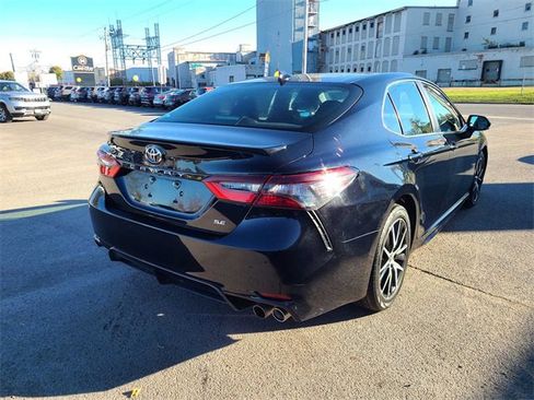 Used 2023 Toyota Camry SE image 5