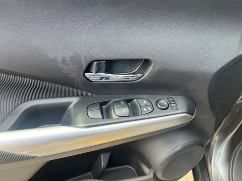 Used 2019 Nissan Kicks SV FWD image 13