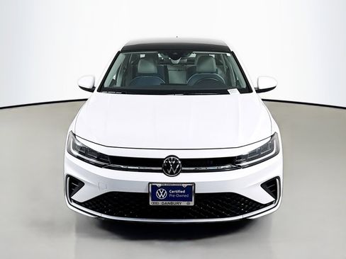 Certified 2025 Volkswagen Jetta SE w/ Sunroof Package image 6