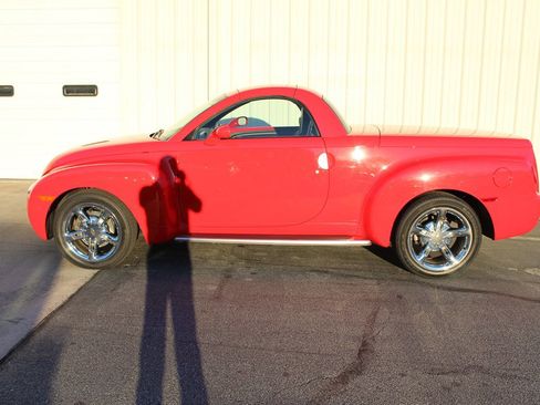Used 2004 Chevrolet SSR w/ Preferred Equipment Group image 5