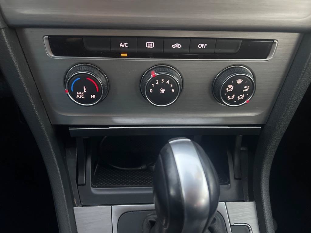 Used 2015 Volkswagen Golf S FWD image 22