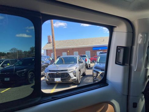 Used 2025 Volkswagen ID. Buzz 1st Edition AWD/4WD image 29