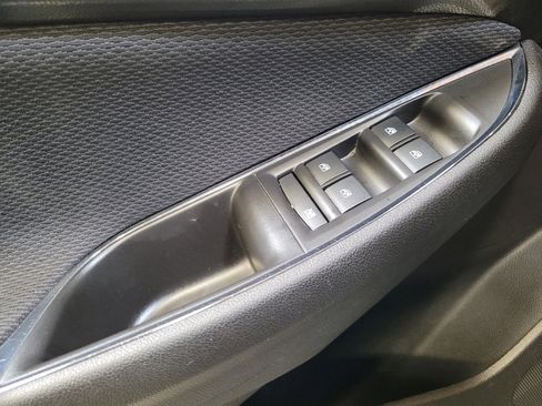 Used 2017 Chevrolet Cruze LS FWD image 27