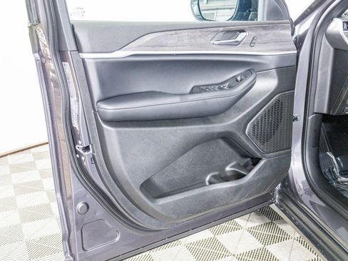 New 2025 Jeep Grand Cherokee Limited image 14