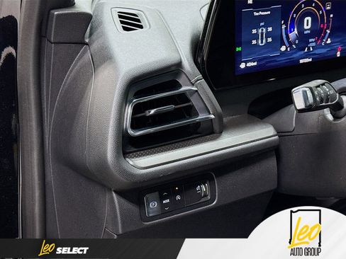 Used 2026 Chevrolet Traverse LT w/ LPO, Floor Liner Package FWD image 13