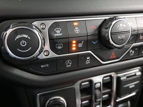 Used 2026 Jeep Gladiator Mojave AWD/4WD image 29