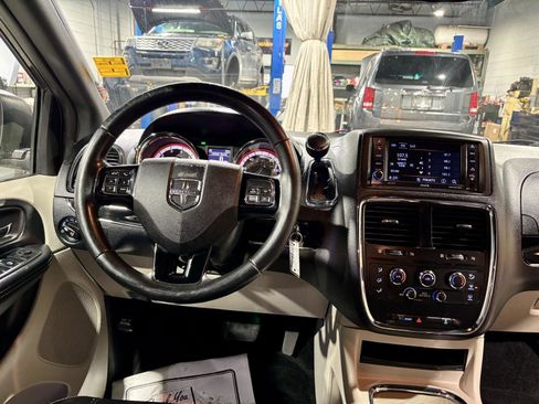 Used 2019 Dodge Grand Caravan SXT w/ Mopar Premium Addition Group image 3