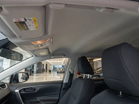 Used 2021 Toyota RAV4 LE FWD image 9