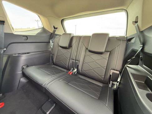 Used 2025 Volkswagen Atlas SE image 9