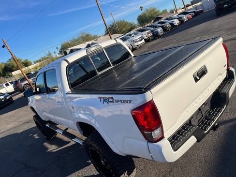 Used 2016 Toyota Tacoma TRD Sport image 49