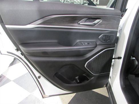 Used 2023 Jeep Grand Cherokee 4WD 4xe image 22