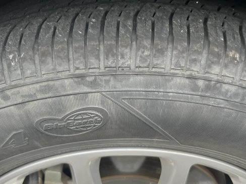 Used 2023 Chrysler Pacifica Touring-L FWD image 16