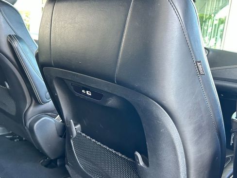 Used 2025 Chrysler Pacifica Limited image 37