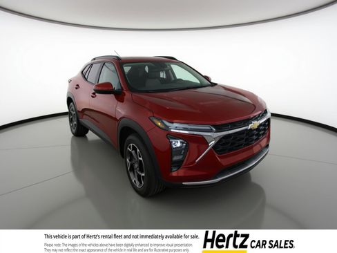 Used 2025 Chevrolet Trax LT FWD image 1