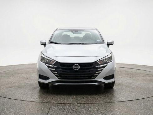 Used 2025 Nissan Versa SV image 2