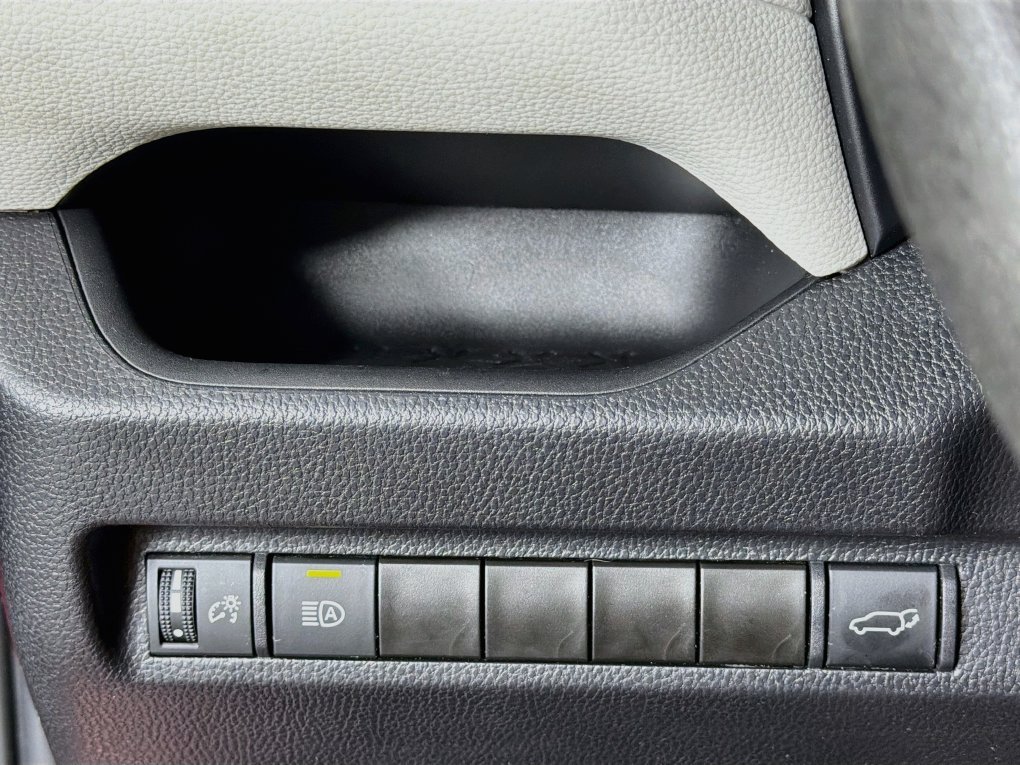 Used 2023 Toyota RAV4 XLE w/ Convenience Package FWD image 15