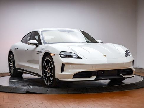 Used 2025 Porsche Taycan image 14