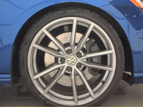 Used 2017 Volkswagen Golf R 4-Door AWD/4WD image 9