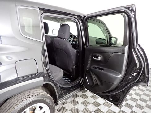 Used 2023 Jeep Renegade Latitude AWD/4WD image 33