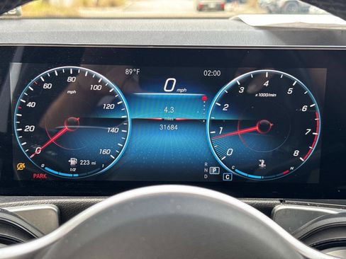 Used 2022 Mercedes-Benz GLB 250 4MATIC w/ Premium Package Lite image 31