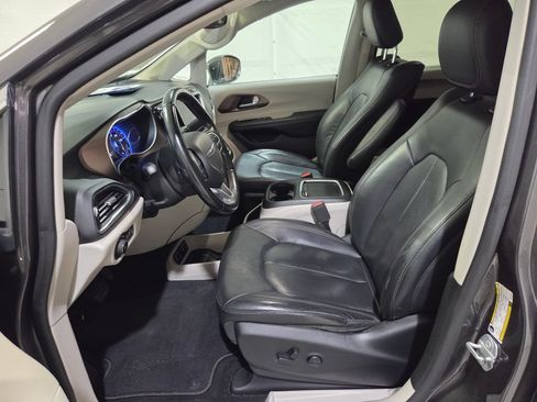 Certified 2018 Chrysler Pacifica Touring-L Plus FWD image 18