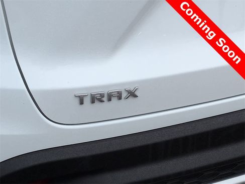 Used 2024 Chevrolet Trax LT w/ LT Convenience Package image 12