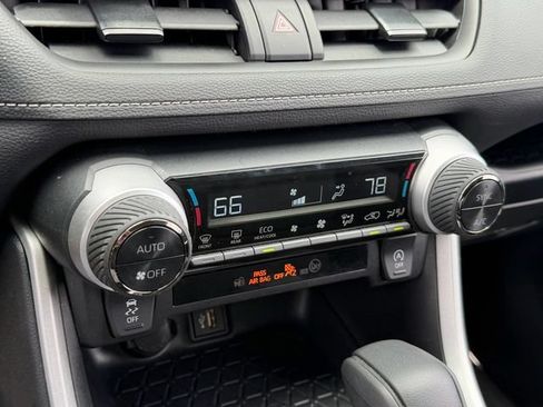 Used 2025 Toyota RAV4 XLE FWD image 23