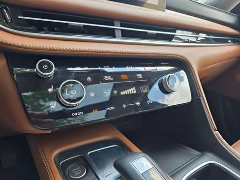 Used 2023 INFINITI QX60 Sensory w/ Vision Package AWD/4WD image 28