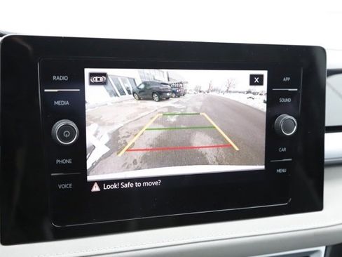 Used 2025 Volkswagen Taos SE image 27