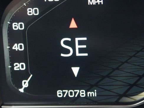 Used 2023 GMC Yukon Denali image 4