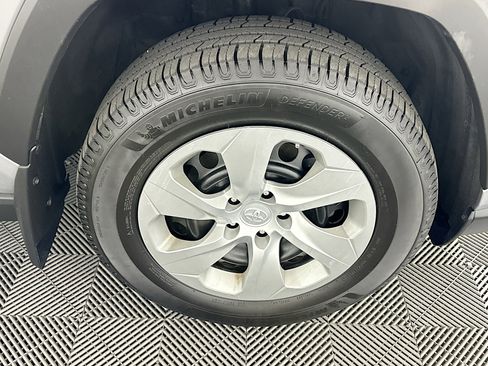 Used 2021 Toyota RAV4 LE image 11