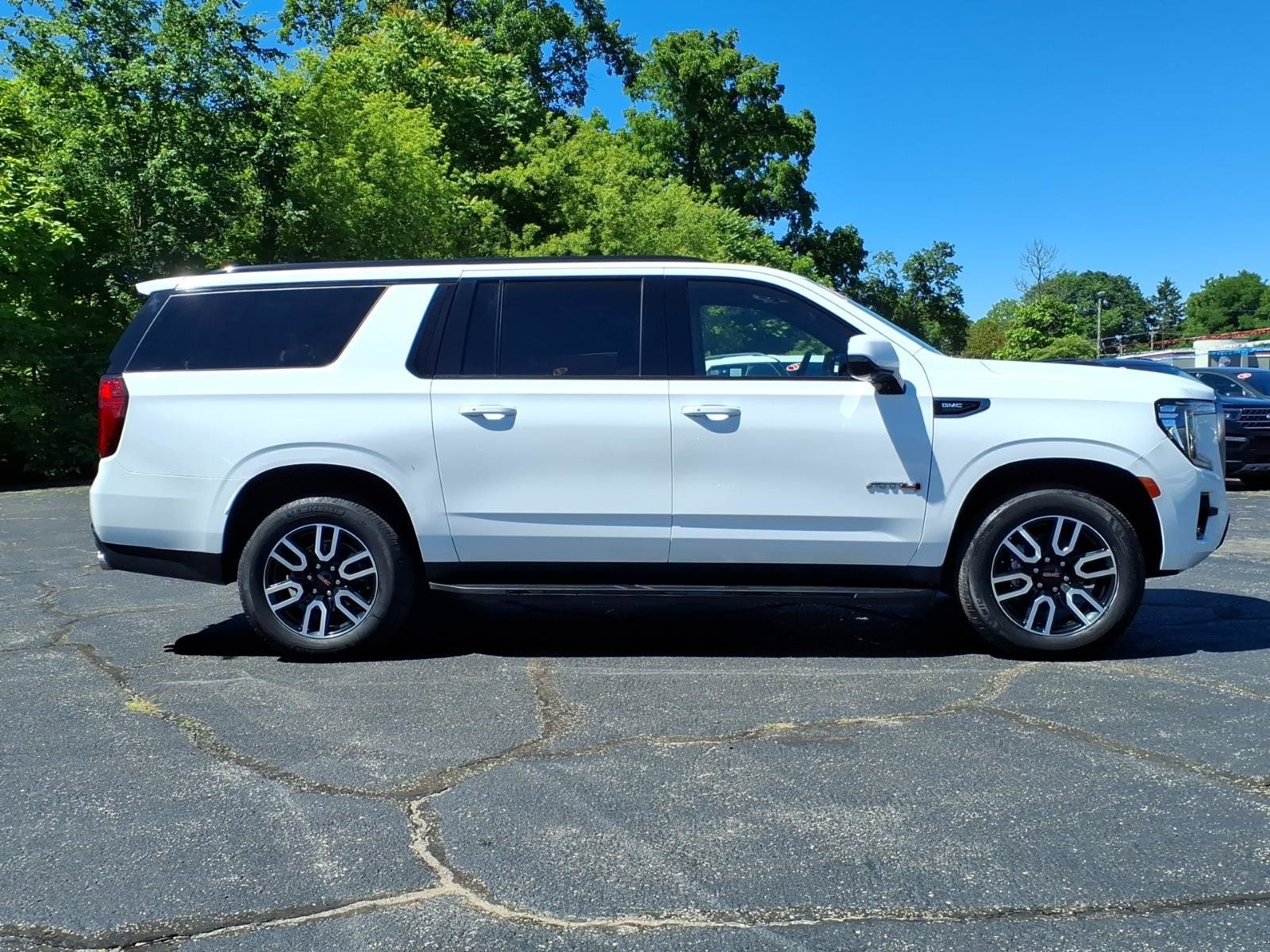 Used 2022 GMC Yukon XL AT4 AWD/4WD image 21