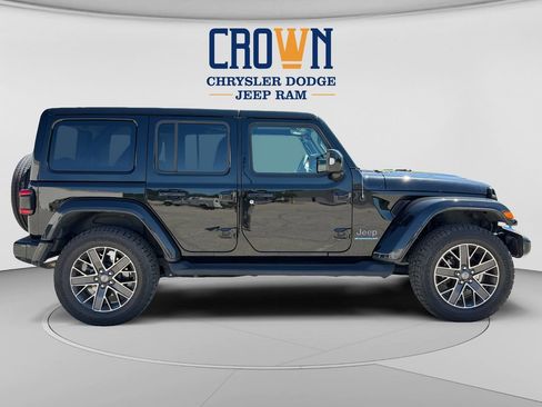 Used 2023 Jeep Wrangler Unlimited Sahara AWD/4WD image 2
