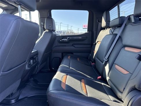Used 2024 GMC Sierra 1500 AT4 w/ Technology Package image 9