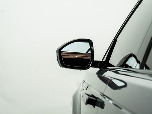 Used 2020 Land Rover Range Rover Velar S image 14