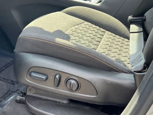 Used 2023 Chevrolet Equinox LT image 32